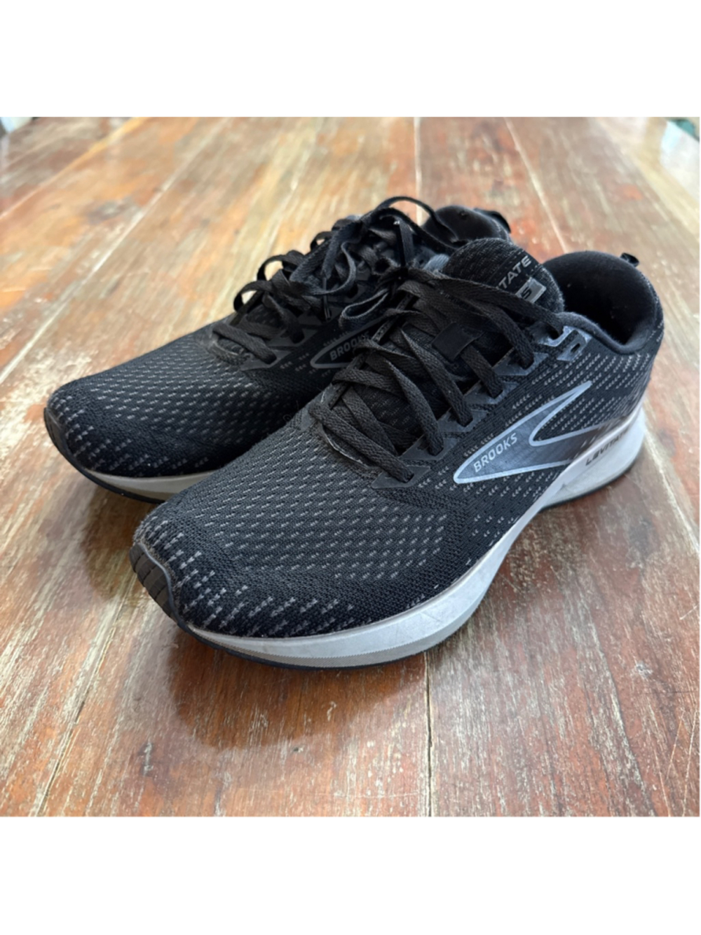 Brooks Levitate 5 Black Silver Athletic Shoes Women's Size 9